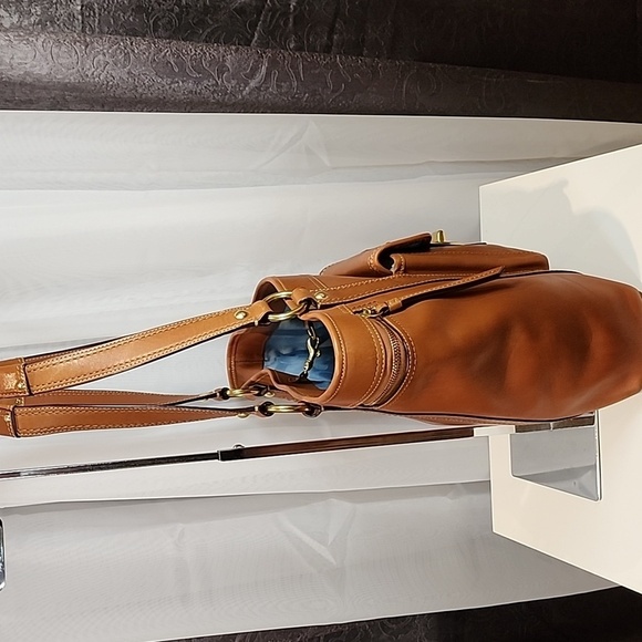 Coach Gigi Tote - Picture 4 of 17